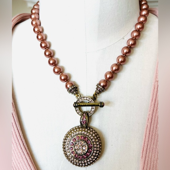 Heidi Daus 🆕 “Timeless Treasure” Swarovski Crystals toggle necklace